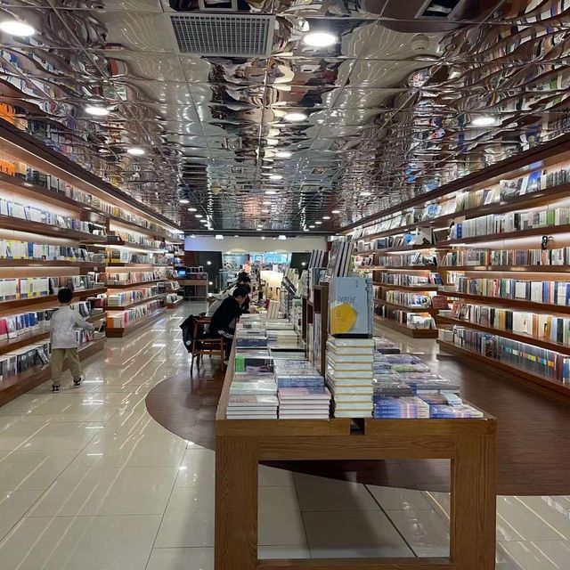 不一樣的書城 - 外圖廈門書城