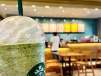 หลบฝนไปดื่มกาแฟ ที่ Starbucks บ้านฉาง