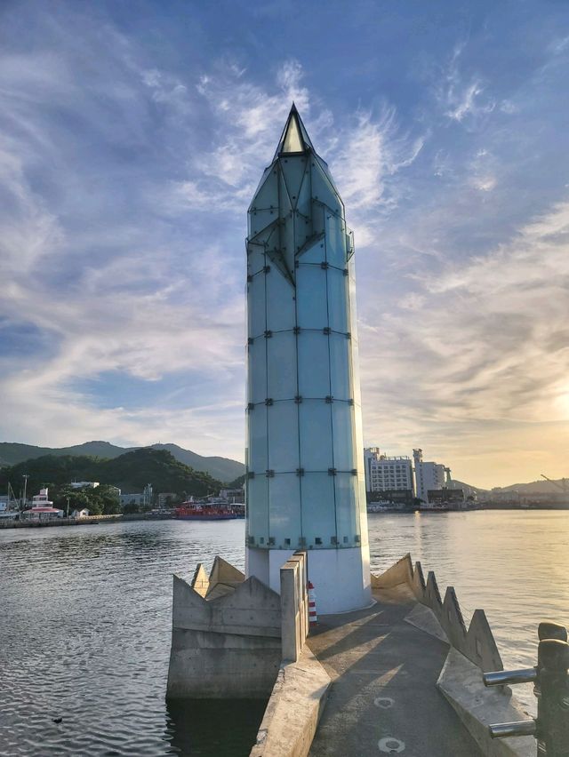 통영의 일몰과 함께하는 연필등대✏️