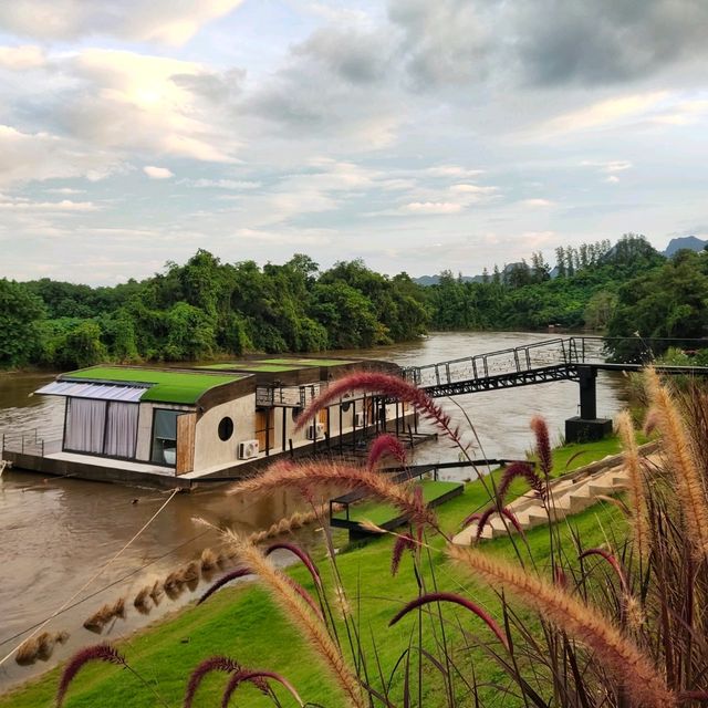 The Tryst River Kwai นอนแพ แช่อ่าง
