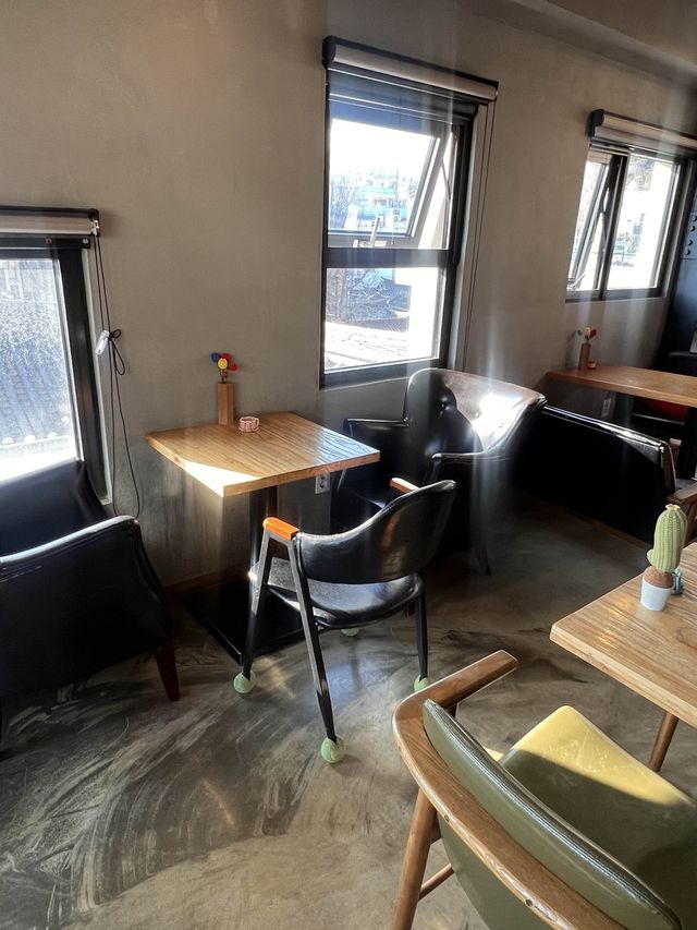 韓国/ソウル【三清洞】ルーフトップからの眺めが最高！韓屋(ハノク)の建物を見ながらコーヒータイム