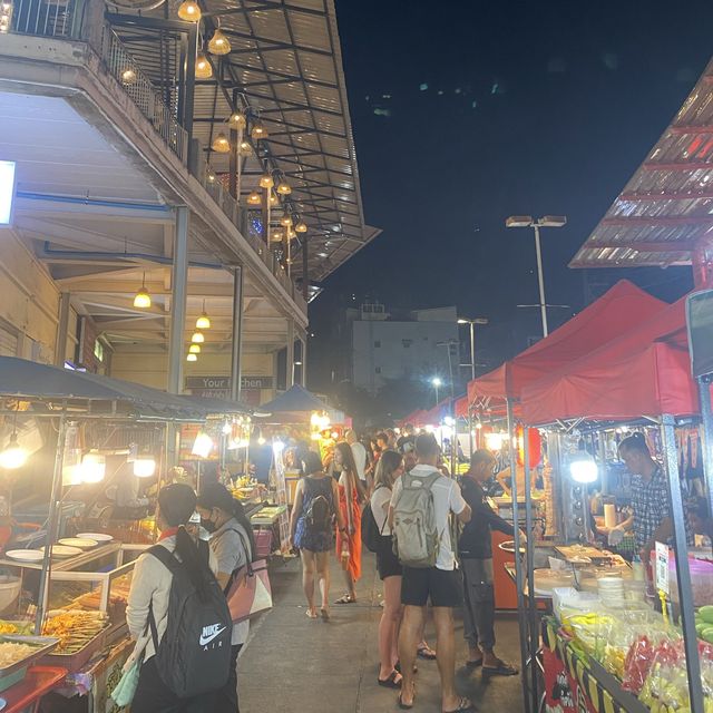 เดินช๊อป ชิม ชิลที่ตลาดสดบันซ้าน ป่าตอง 🦑🦐🦞🦀