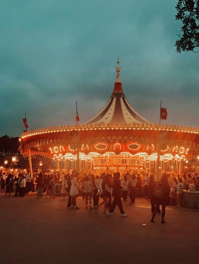 久違吖，迪士尼樂園