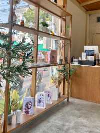 🤎 mama cafe. คาเฟ่ริมน้ำ ใจกลางเมือง รัชดา 🪑🧸