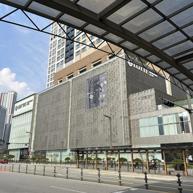 동탄 롯데백화점, 볼거리가 풍성하고 세련된 백화점