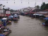ตลาดน้ำอัมพวา 🛶