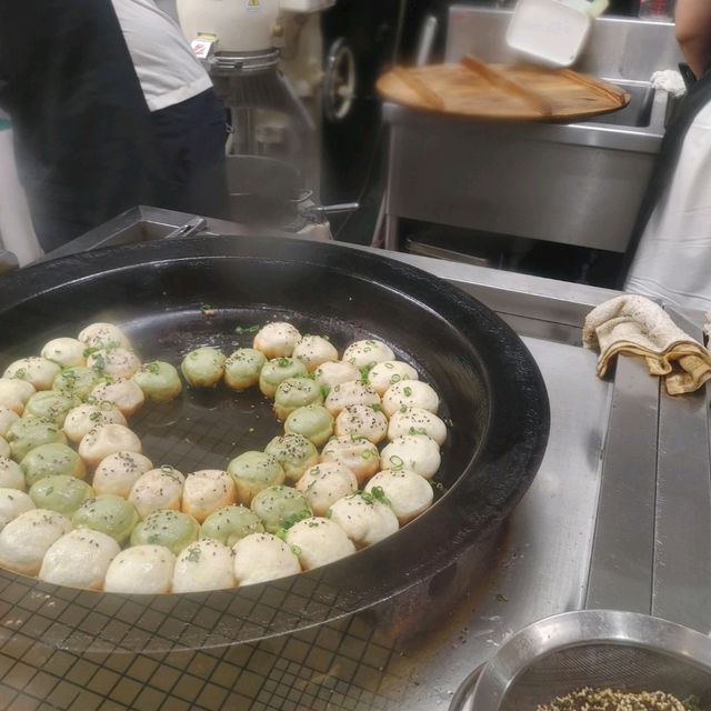 ライトアップが綺麗！夜の元町中華街