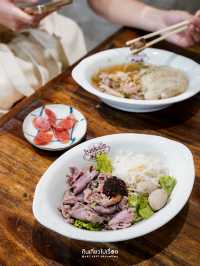 โรงกลั่นเนื้อ ร้านก๋วยเตี๋ยวเนื้อคิวยาวบนถนนทรงวาด