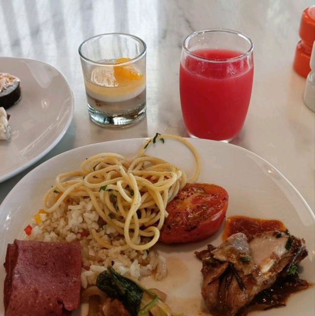 峇里島機場附近的HARRIS飯店  自助早餐（超讚）