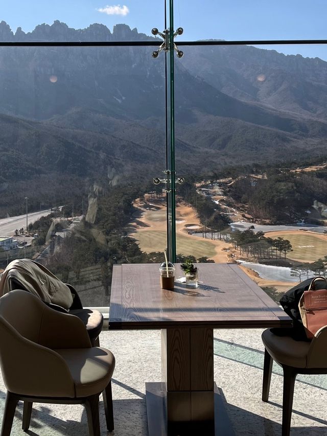 속초여행 필수코스 설악산 울산바위가 한눈에 보이는 ’더엠브로시아‘ 