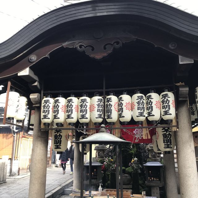 法善寺の“水掛不動尊”