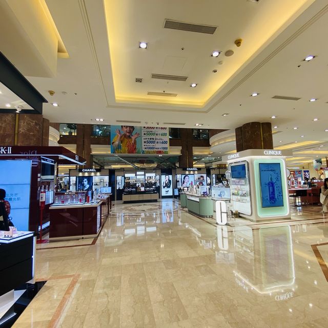 鄰近台中多家五星酒店的～廣三SOGO百貨公司～
