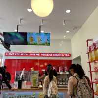 冰淇淋跟茶，出現在烏布主街，一客霜淇淋，只要8000，Mixue