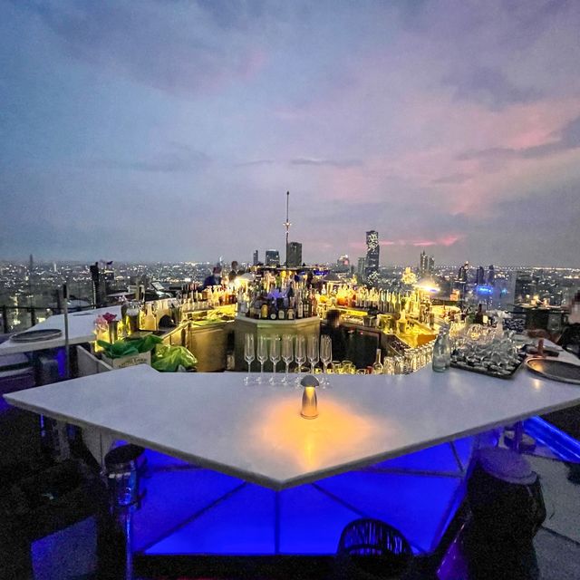 Banyan Tree Bangkok กับห้องกระจกทรงโค้ง