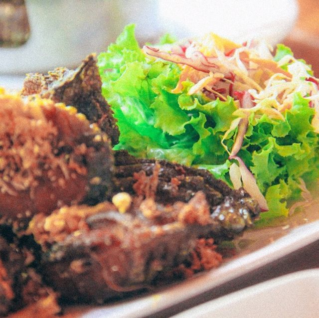กลางดง Cafe & Restaurant