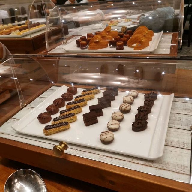 嘩！原來荃灣有間咁有水準嘅自助餐<Cafe Circle滋味蟹饌自助餐 >