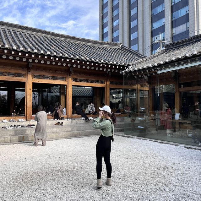 Hanok theme cafe near palace