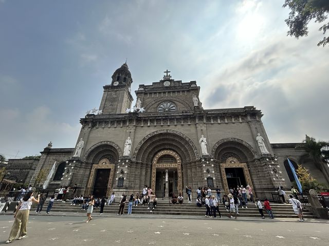 Christmas atmosphere at The Manila Cathedral 