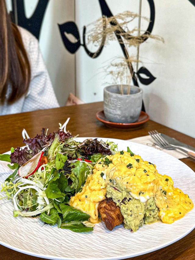 KK Coffee｜舒服感十足Cafe新店🍴拉花造型好有節日氣氛