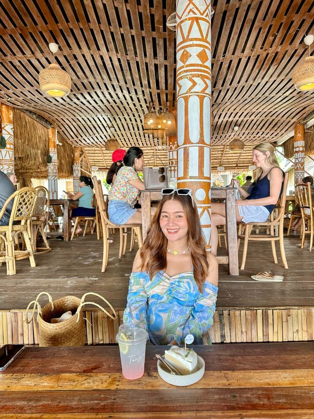 ต้นสักคาเฟ่ จุดเช็คอินความอร่อย บรรยากาศดี ✨
