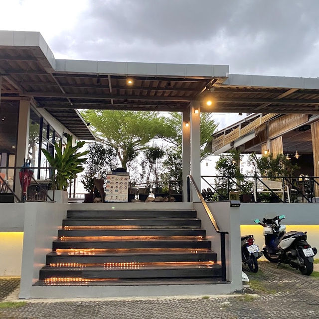 “บ้านเมษา” ร้านอาหารวิวแม่น้ำเจ้าพระยา