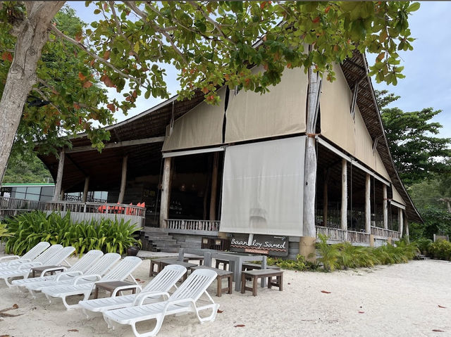 “บ้านพลอยเสม็ด” ร้านอาหารวิวสวยบนเกาะเสม็ด