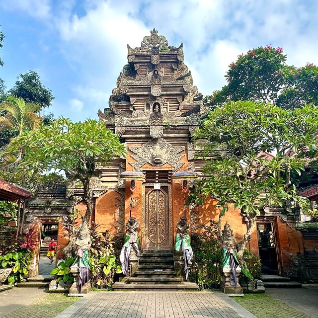 【インドネシア/バリ】ウブドでバリ島の文化遺産を体験できる人気観光スポット「ウブド王宮」