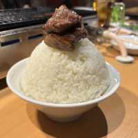 【大阪・難波】通常の1.5倍のボリュームカットが自慢「ライブ焼肉 てんぐ 千日前店」