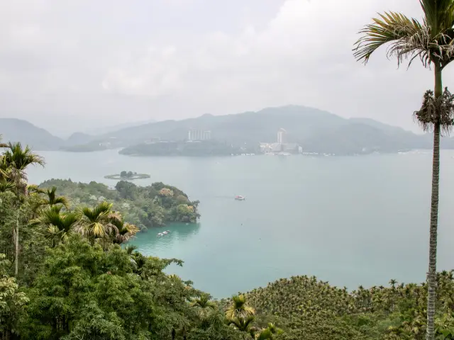 Taiwan’s Picturesque Sun Moon Lake 🌞🌜💦