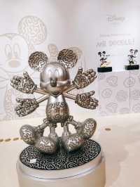 【限量藝術展】Mr Doodle愛情雕塑，遠東百貨信義A13