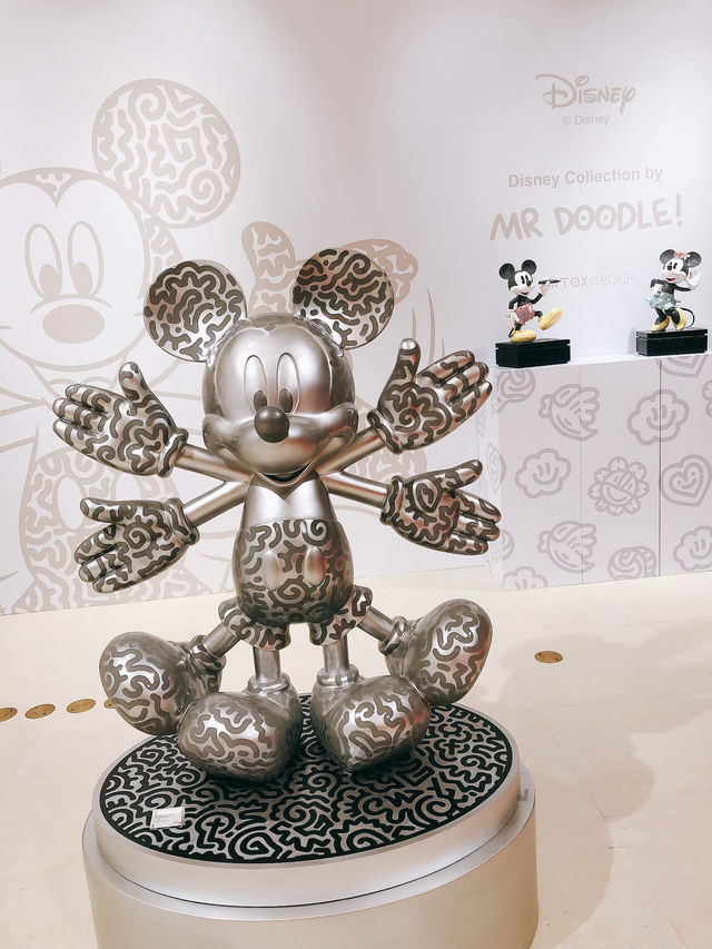 【限量藝術展】Mr Doodle愛情雕塑，遠東百貨信義A13