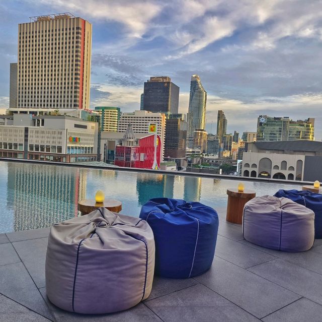 Rooftop Bar ที่มีโชว์ควงกระบองไฟในกทม