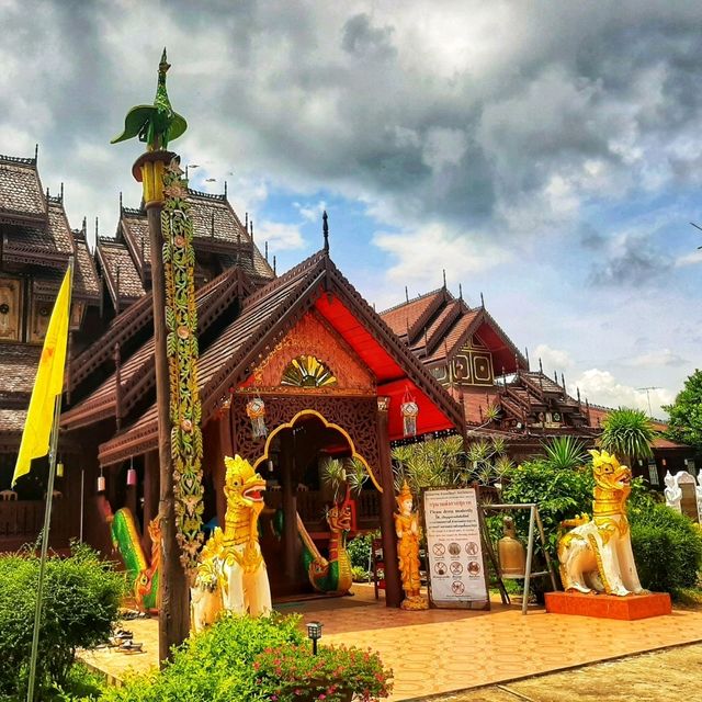 วัดนันตาราม ชมวิหารไม้สักทองสถาปัตยกรรมพม่า