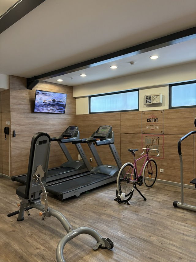 Moxy Bandung โรงแรมสไตล์โมเดิร์นใน Bandung