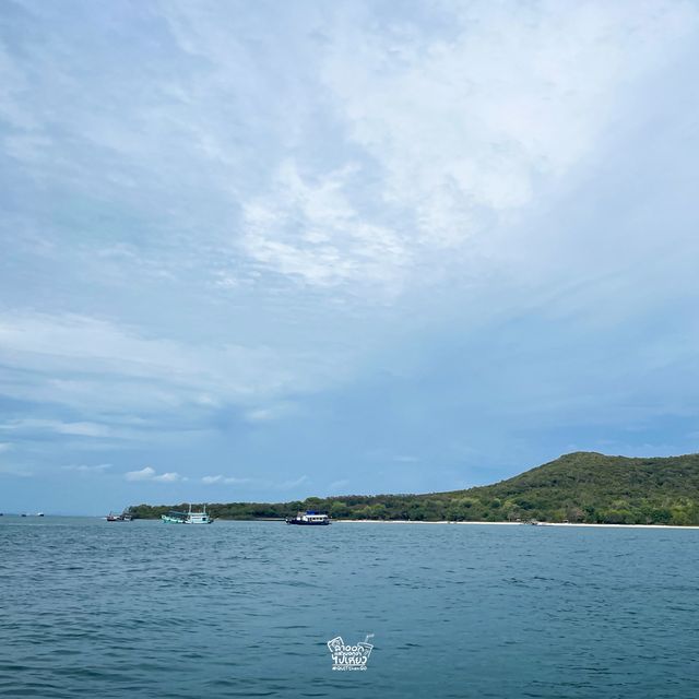 หาดลูกลม เกาะแสมสาร…