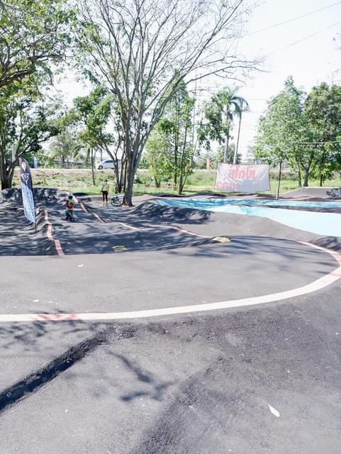 ปั่นจักรยานที่ Grandee Cafe’ & Skate Park 🚴🏻‍♂️