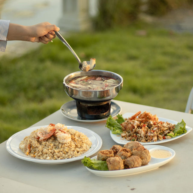 ถวายบัว Thawai Bua Cuisine & Cafe