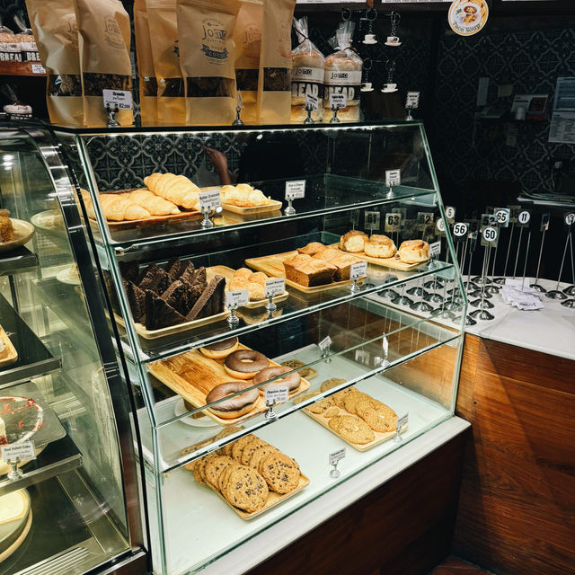 Joma Bakery Cafe' 🍵 