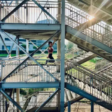 Sporthub Kallang 附近的對稱樓梯 