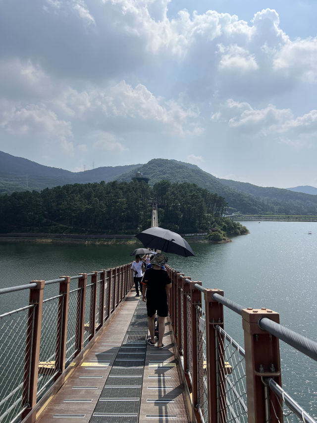 가볍게 산책하기 좋은 뷰 명당 장소 ‘마장호수 출렁다리’