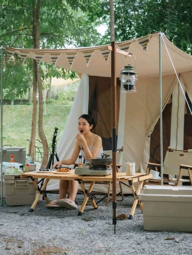 ปลาวาฬหลงทาง CAMP & CAFE' 