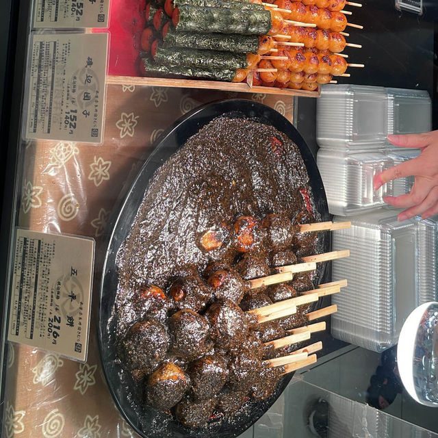 다양한 종류의 당고를 맛보았어요
