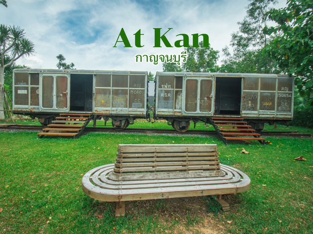 คาเฟ่ริมน้ำมีรถไฟวินเทจ กาญจนบุรี