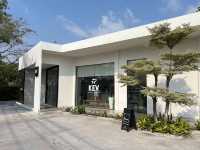 คาเฟ่ย่านลาซาล KEV CROISSANT AND COFFEE