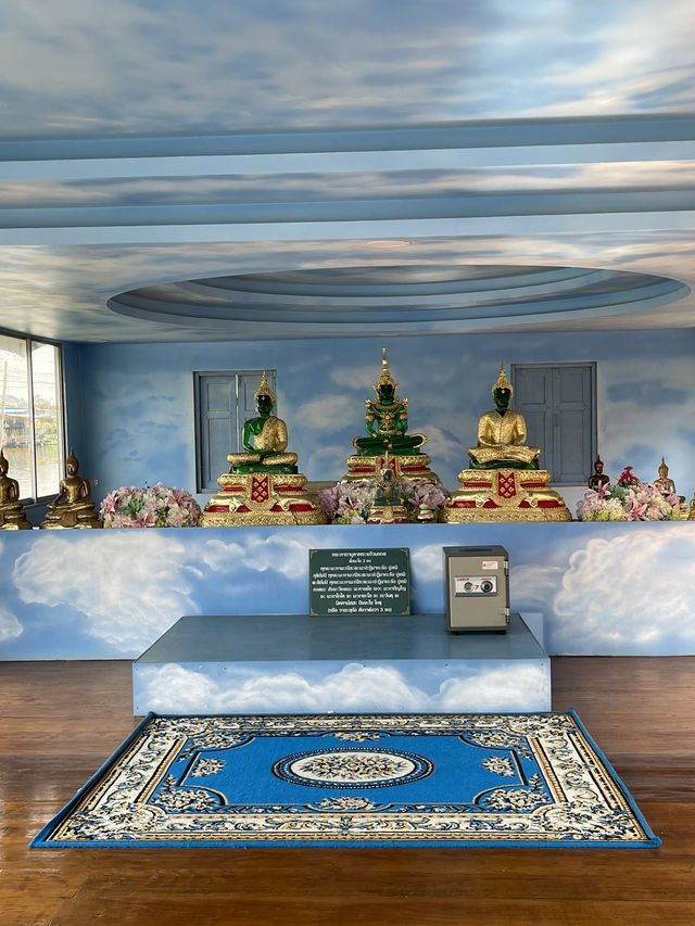 ทำบุญ ให้อาหารปลาที่วัดโบสถ์บน 🙏🏻