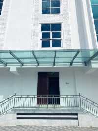 Masjid Pakistan: A Pristine White Oasis in Kota Bharu