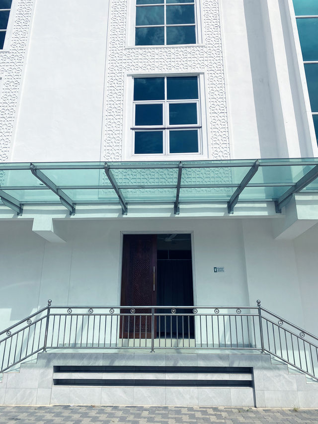 Masjid Pakistan: A Pristine White Oasis in Kota Bharu