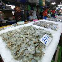 ตลาดประมงพื้นบ้านอ่างศิลา