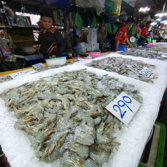 ตลาดประมงพื้นบ้านอ่างศิลา