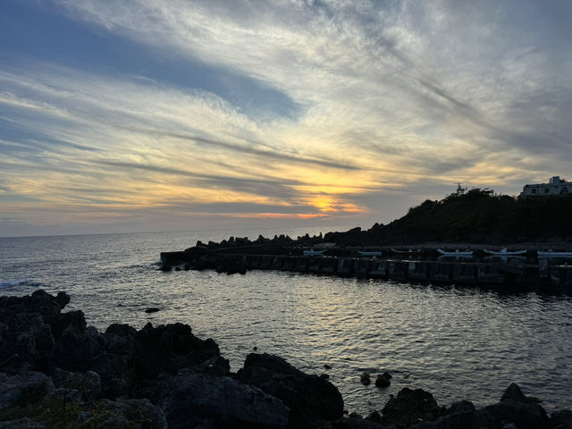 夕陽下的小琉球:自然的壯麗與心靈的平靜 夕陽下的小琉球:自然的壯麗與心靈的平靜